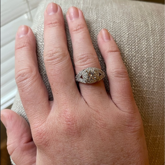 Original Silver Wedding/Engagement Ring - Picture 5 of 7